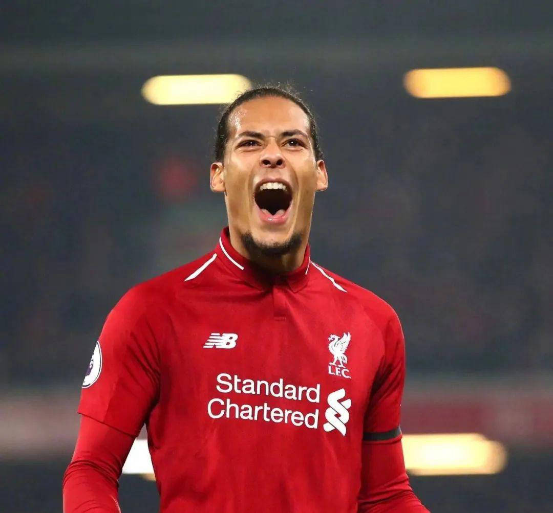 在防线表现, 的关注, 名的中后卫