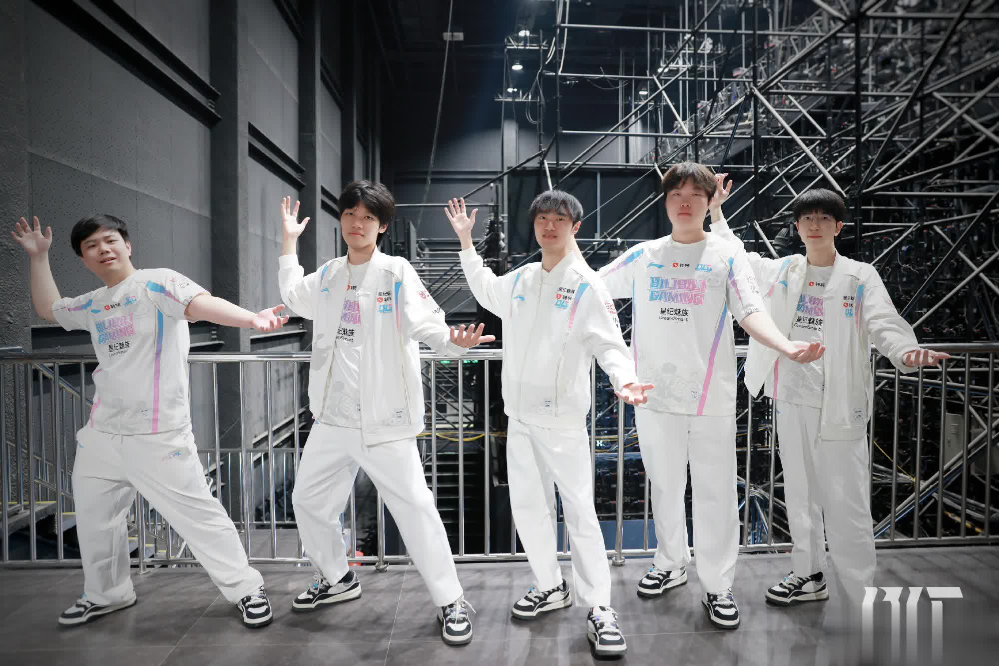 AA, 逆风中找到 AA, 逆风中找到