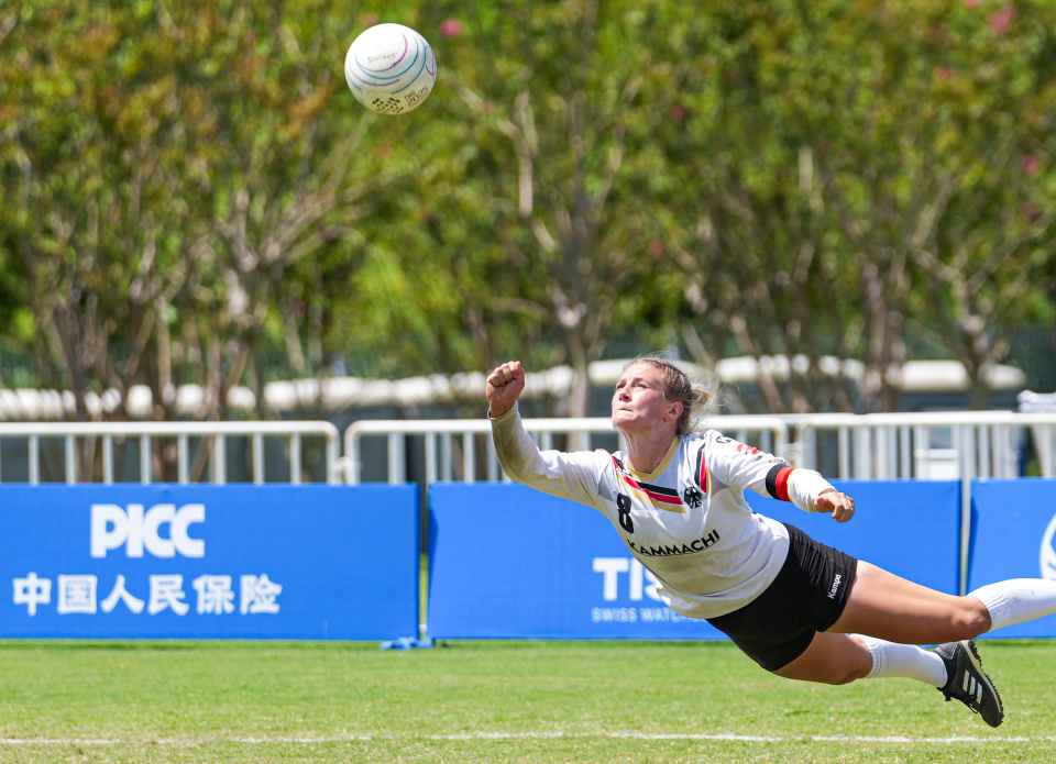 比赛中扣球, yYOfQ