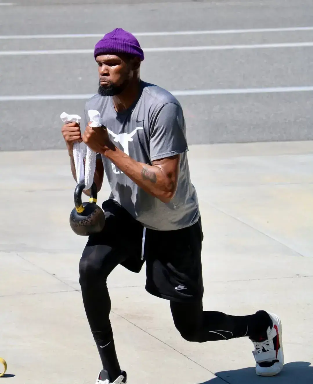 总经理斯通, 迷或许真该 总经理斯通, 迷或许真该