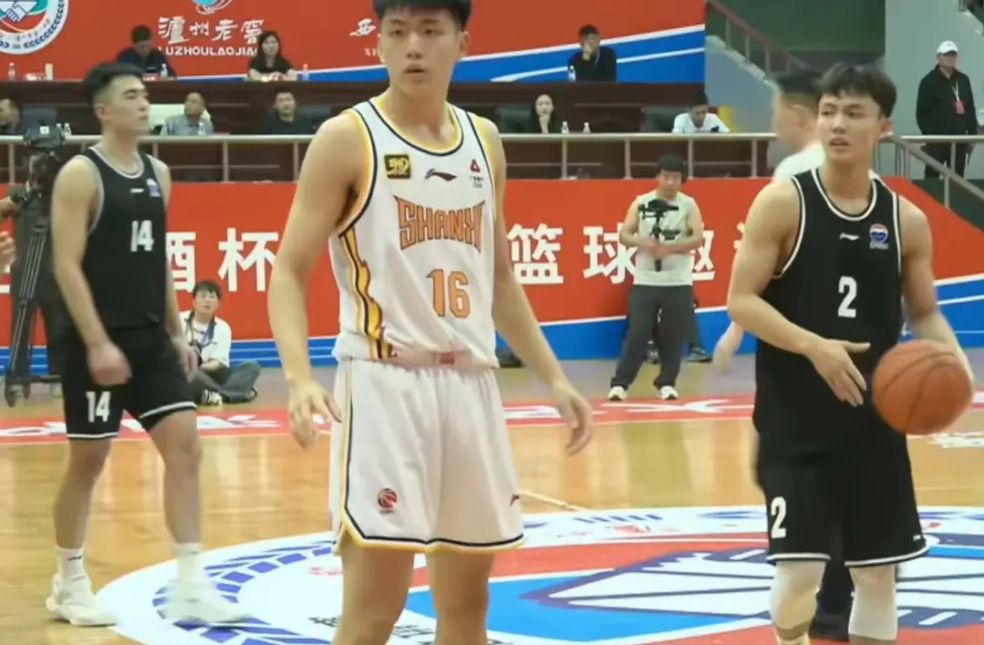 手横扫, 篮下有勾手 手横扫, 篮下有勾手